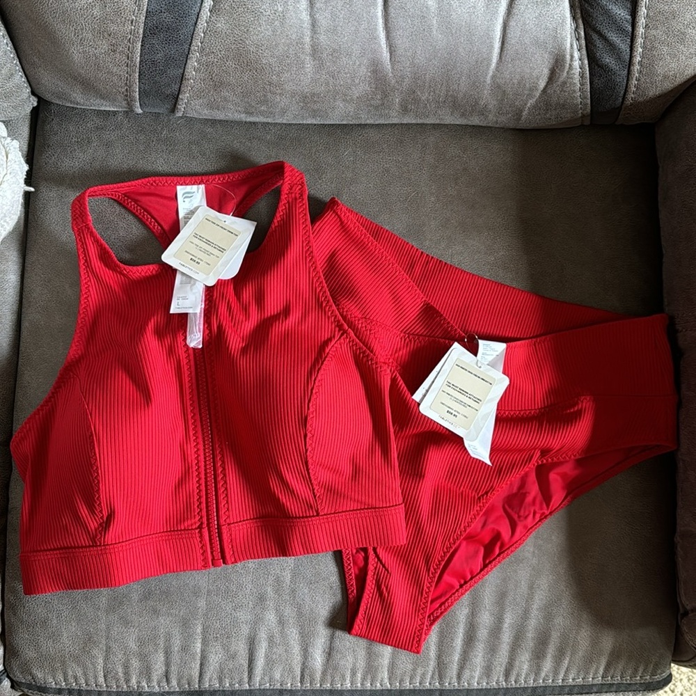 Fabletics heated red two-piece bathing suit ❤️‍🔥
